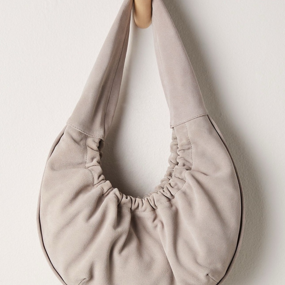 Free People Shiloh Ruched Slouchy Shoulder Bag in Color Mushroom 🍄‍🟫 - Picture 2 of 4